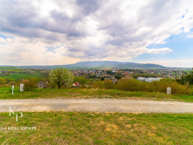 Bývanie s kráľovským výhľadom: stavebný pozemok pod Kapušianskym hradom - 3