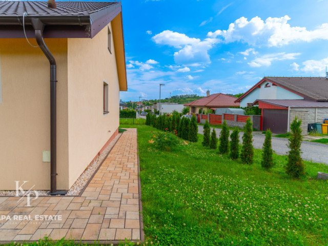 REZERVOVANÉ: Moderný 4 izbový bungalov s krbom a slnečnou záhradou – Fintice - 6