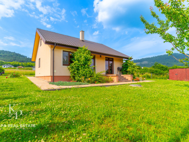 REZERVOVANÉ: Moderný 4 izbový bungalov s krbom a slnečnou záhradou – Fintice - 8