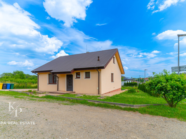 REZERVOVANÉ: Moderný 4 izbový bungalov s krbom a slnečnou záhradou – Fintice - 5