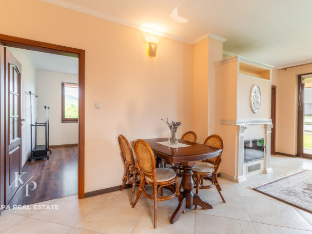 REZERVOVANÉ: Moderný 4 izbový bungalov s krbom a slnečnou záhradou – Fintice - 11