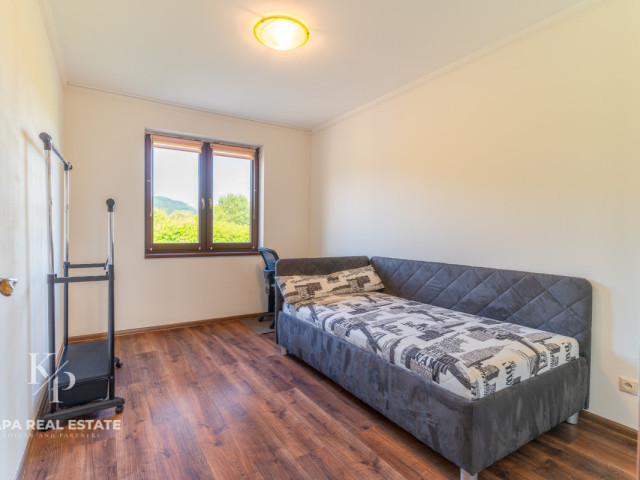 REZERVOVANÉ: Moderný 4 izbový bungalov s krbom a slnečnou záhradou – Fintice - 18