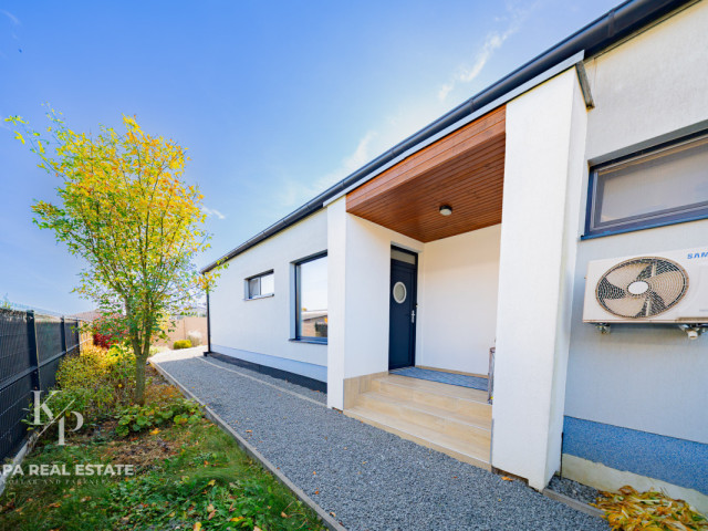 NA PREDAJ: moderný 4 izbový bungalov s veľkou záhradou, obec Župčany - 6